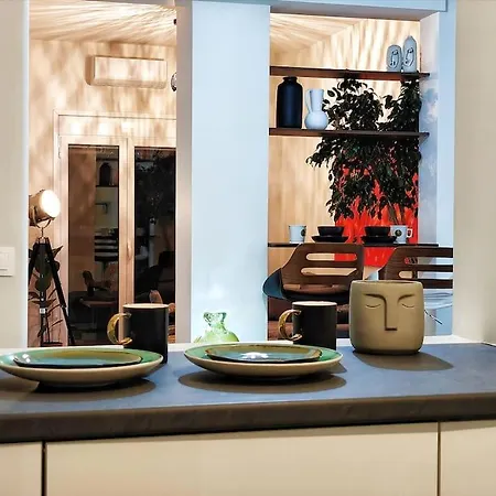 Modern & Stylish 2 Bedroom Near Acropolis