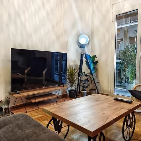 Modern & Stylish 2 Bedroom Near Acropolis *
