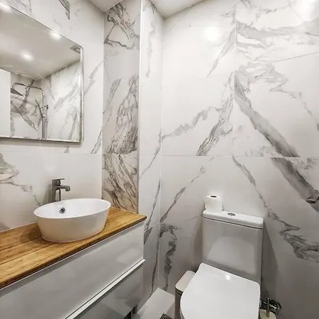 Modern & Stylish 2 Bedroom Near Acropolis * Athens